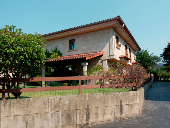 Chalet en Venta en Salceda De Caselas